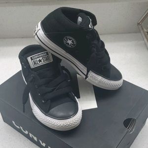 Converse

Unisex Chuck Taylor All Star Axel Mid To